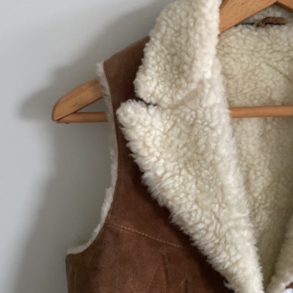 Vintage 70s vibe Wilson's leather suede sherpa lined western print vest - Picture 3 of 10